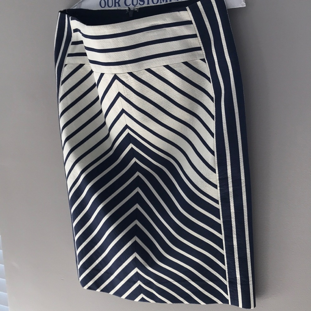 New skirt with slit in the back